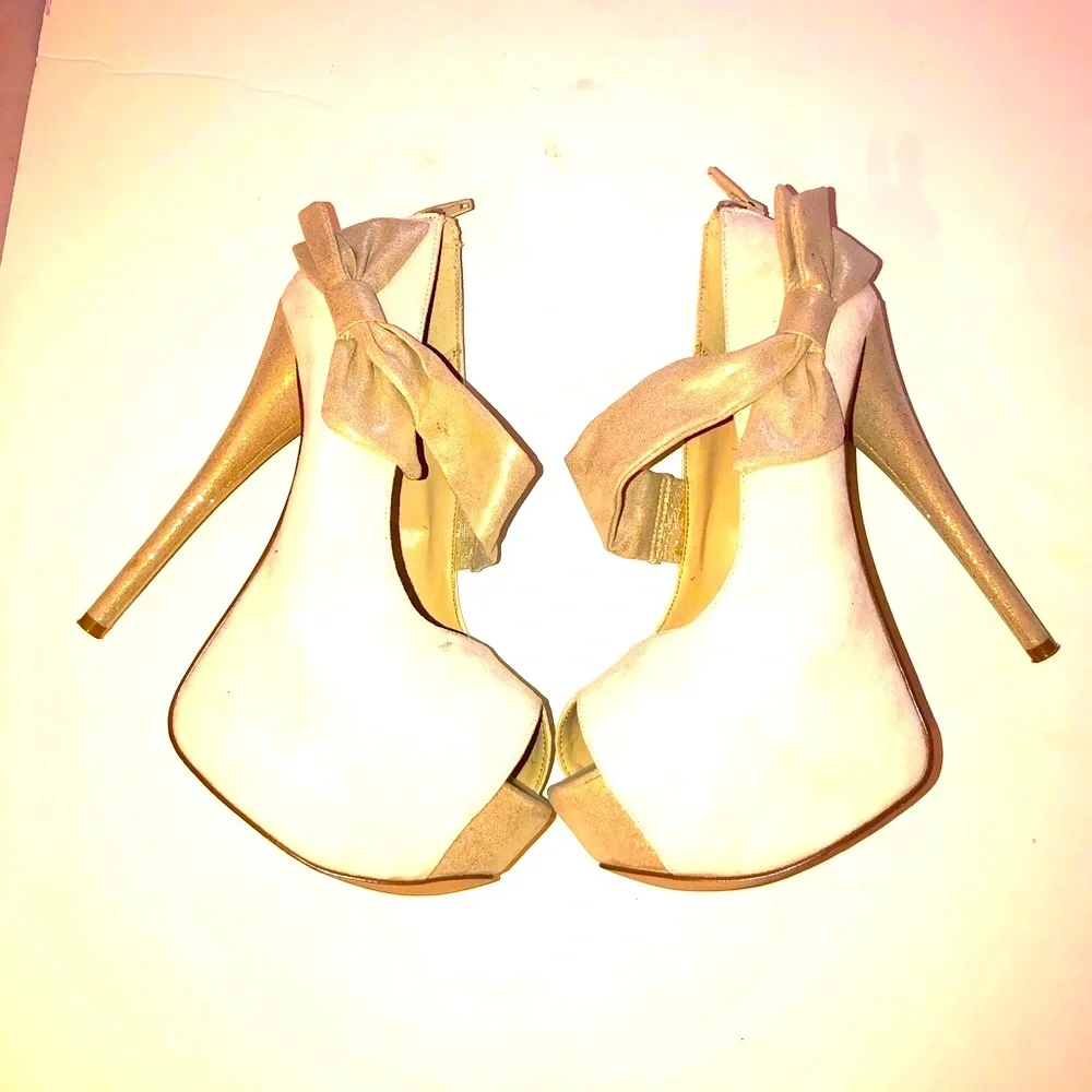 Elegant Cream & Gold Women's Platform PeepToe Pumps NWB